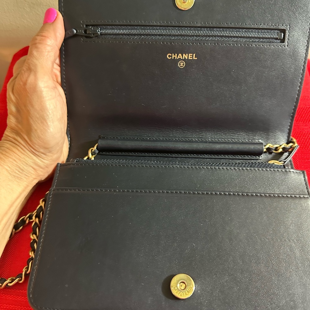 CHANEL Blue and Gold Quilted Crossbody Bag - Picture 6 of 9